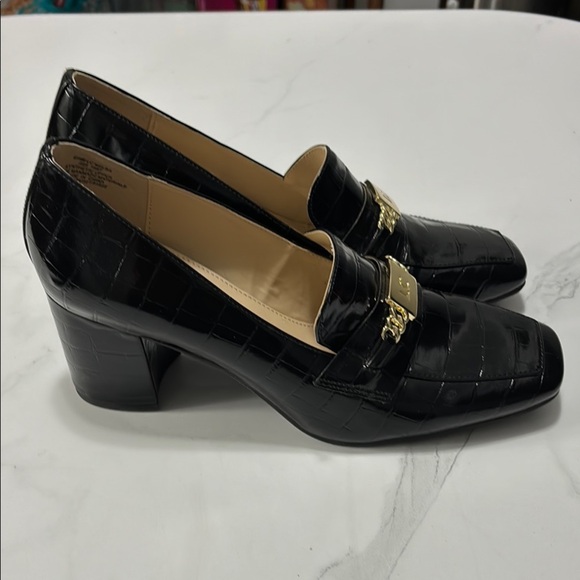 Liz Claiborne Loafers with Gold Accent - Picture 2 of 7